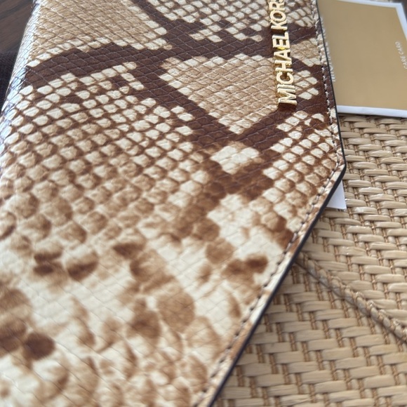 Michael Kors straw python capsule envelope clutch. - Picture 12 of 12
